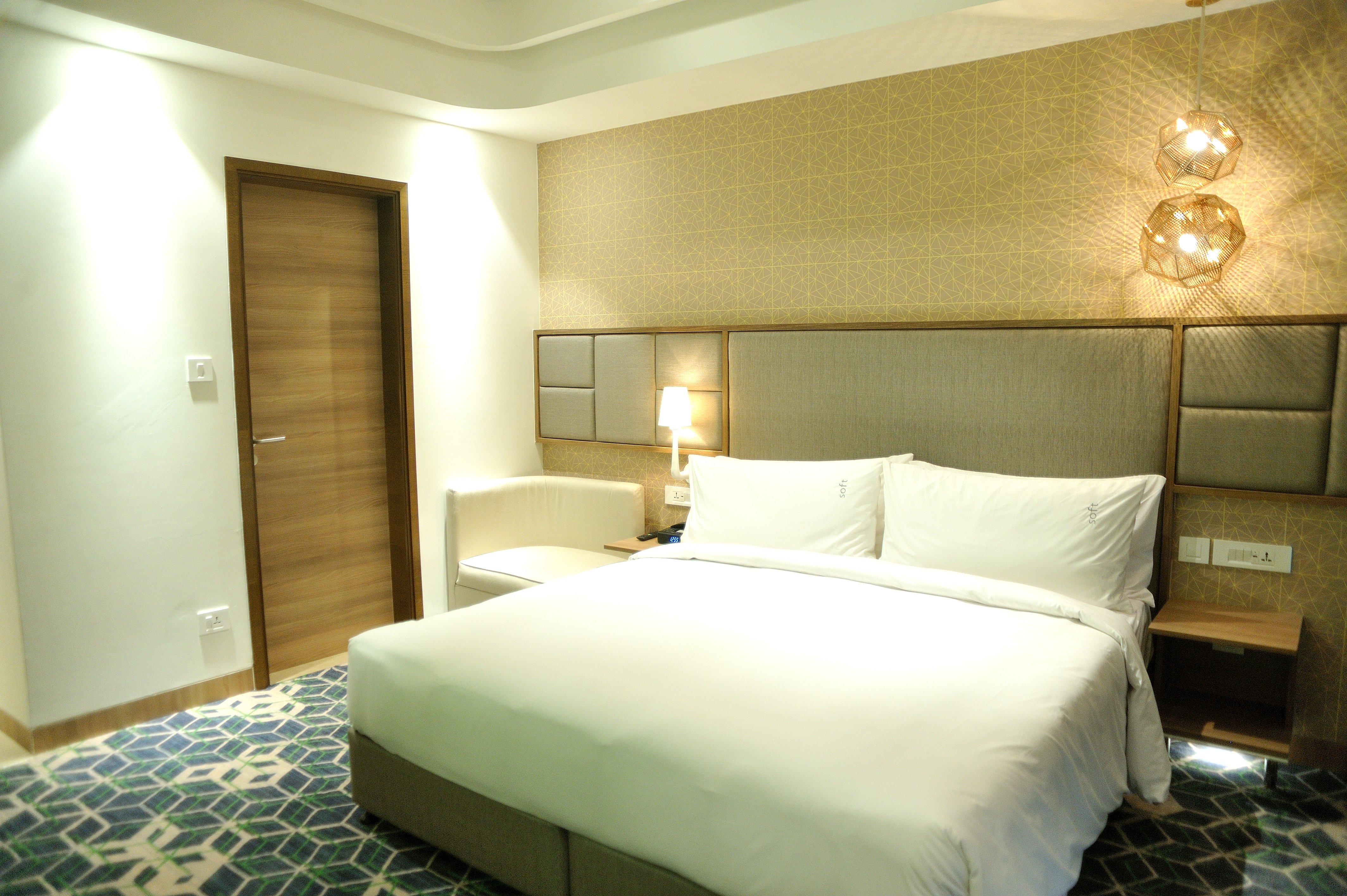 Holiday Inn Gurugram Sector 90 By Ihg Gurgaon Exterior photo A bedroom at the hotel