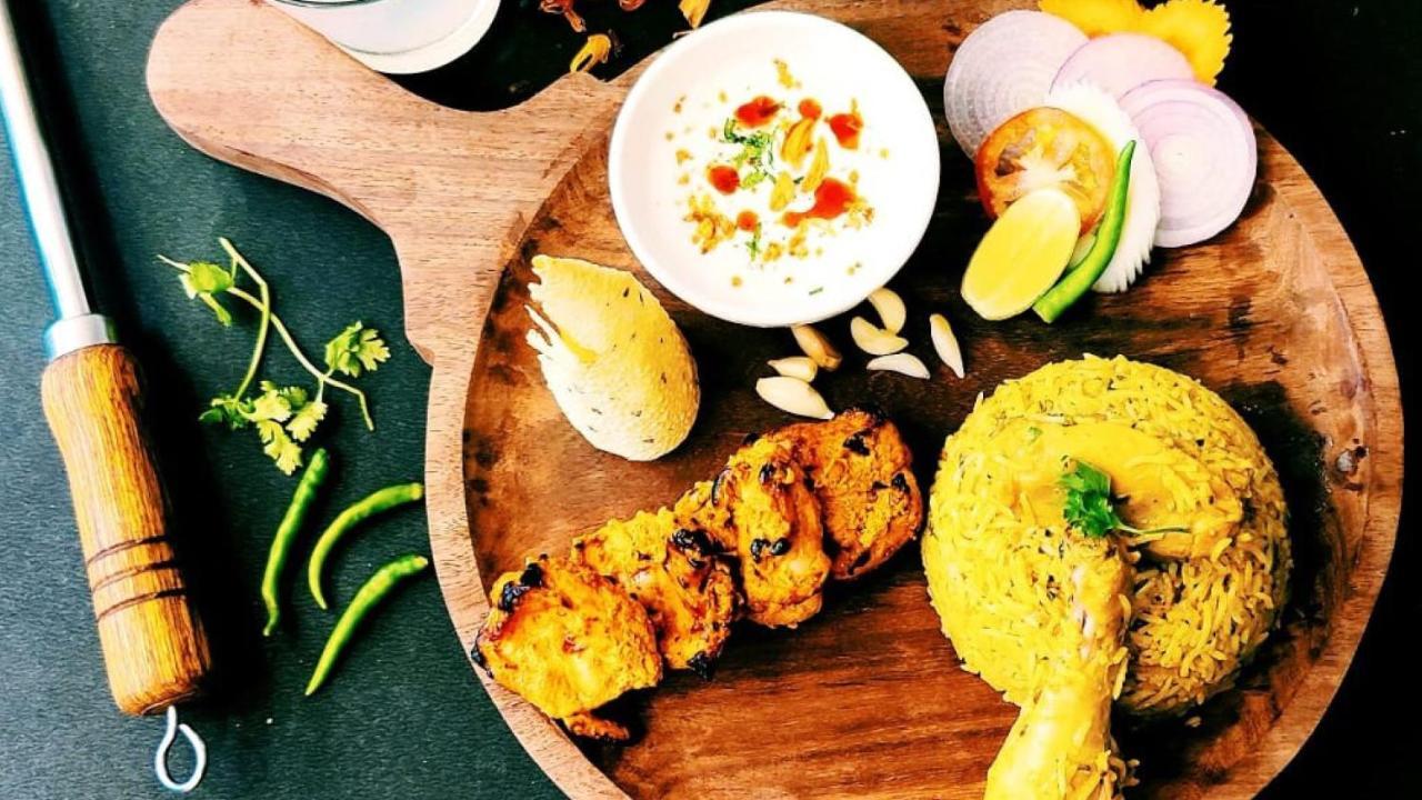 Holiday Inn Gurugram Sector 90 By Ihg Gurgaon Exterior photo Hyderabadi biryani