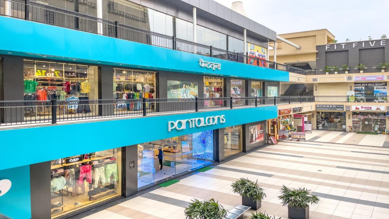 Holiday Inn Gurugram Sector 90 By Ihg Gurgaon Exterior photo A store in the mall