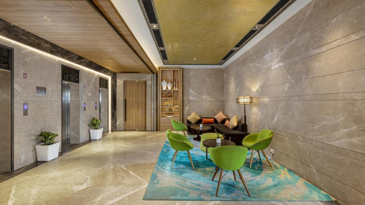 Holiday Inn Gurugram Sector 90 By Ihg Gurgaon Exterior photo Lobby