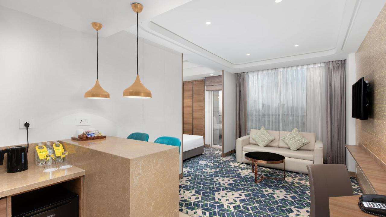 Holiday Inn Gurugram Sector 90 By Ihg Gurgaon Exterior photo