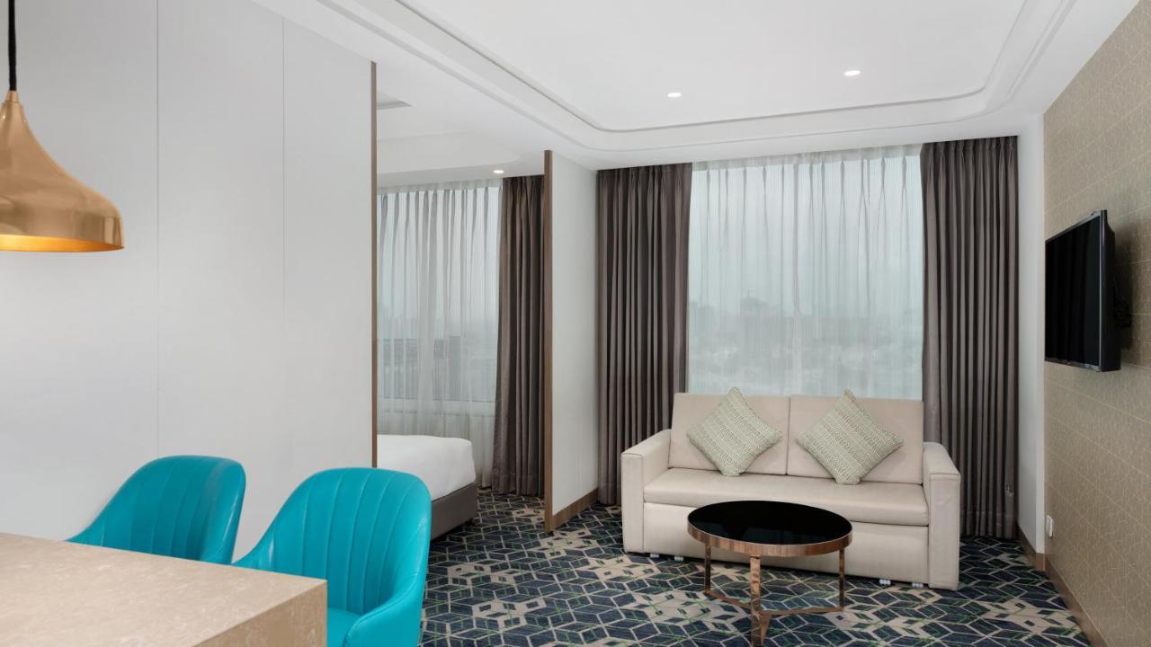 Holiday Inn Gurugram Sector 90 By Ihg Gurgaon Exterior photo Suite