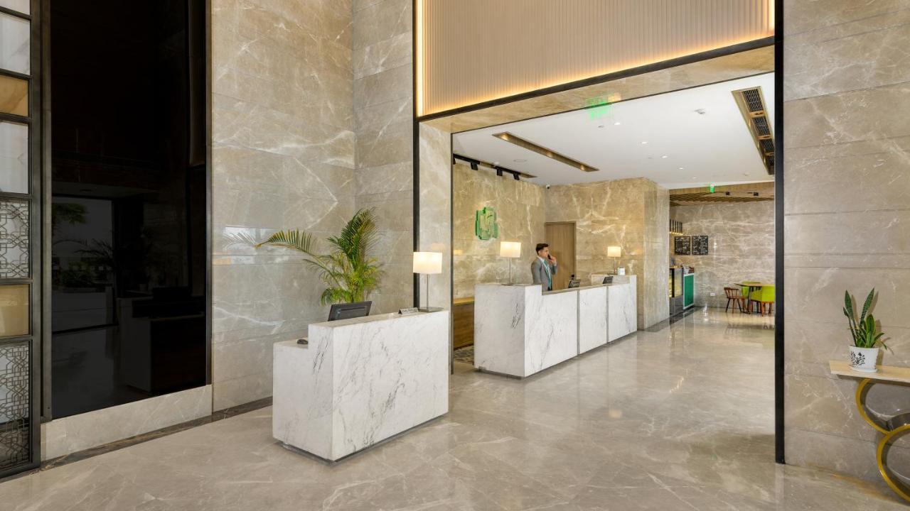 Holiday Inn Gurugram Sector 90 By Ihg Gurgaon Exterior photo Lobby