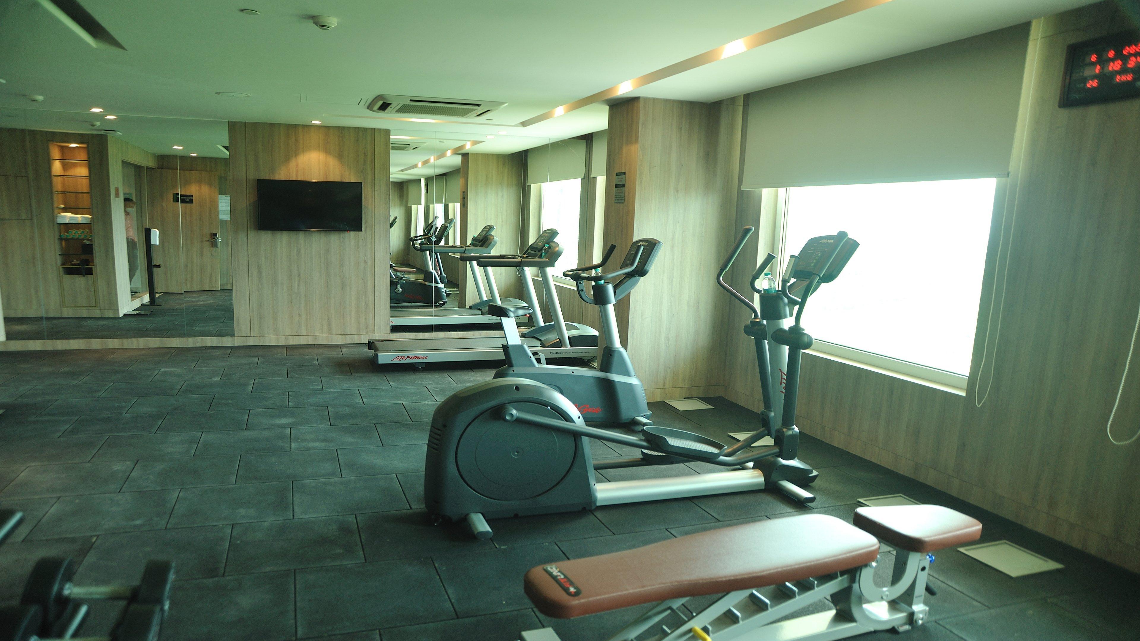 Holiday Inn Gurugram Sector 90 By Ihg Gurgaon Exterior photo The gym at the hotel