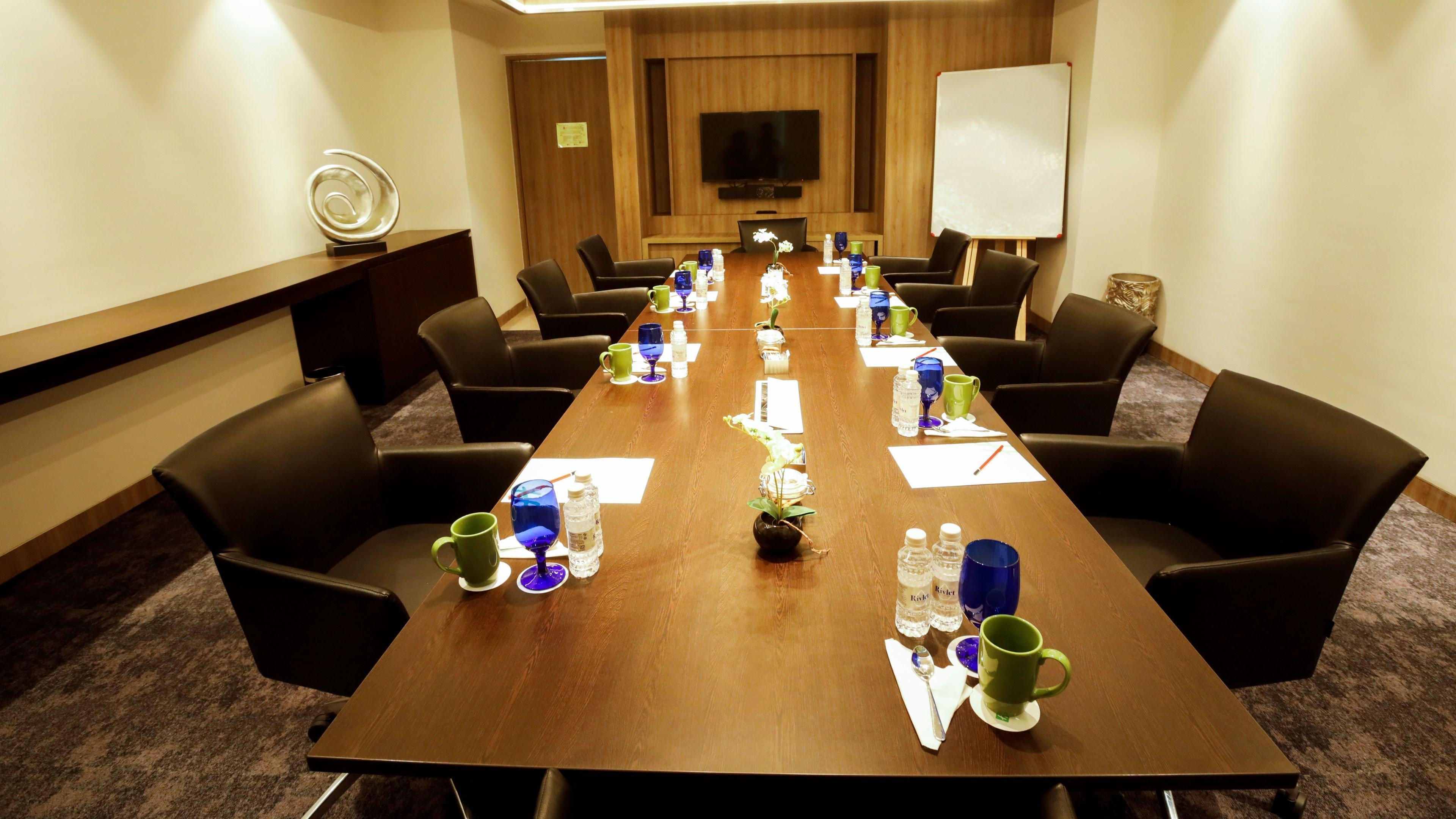 Holiday Inn Gurugram Sector 90 By Ihg Gurgaon Exterior photo Meeting room at the Park, Hyderabad