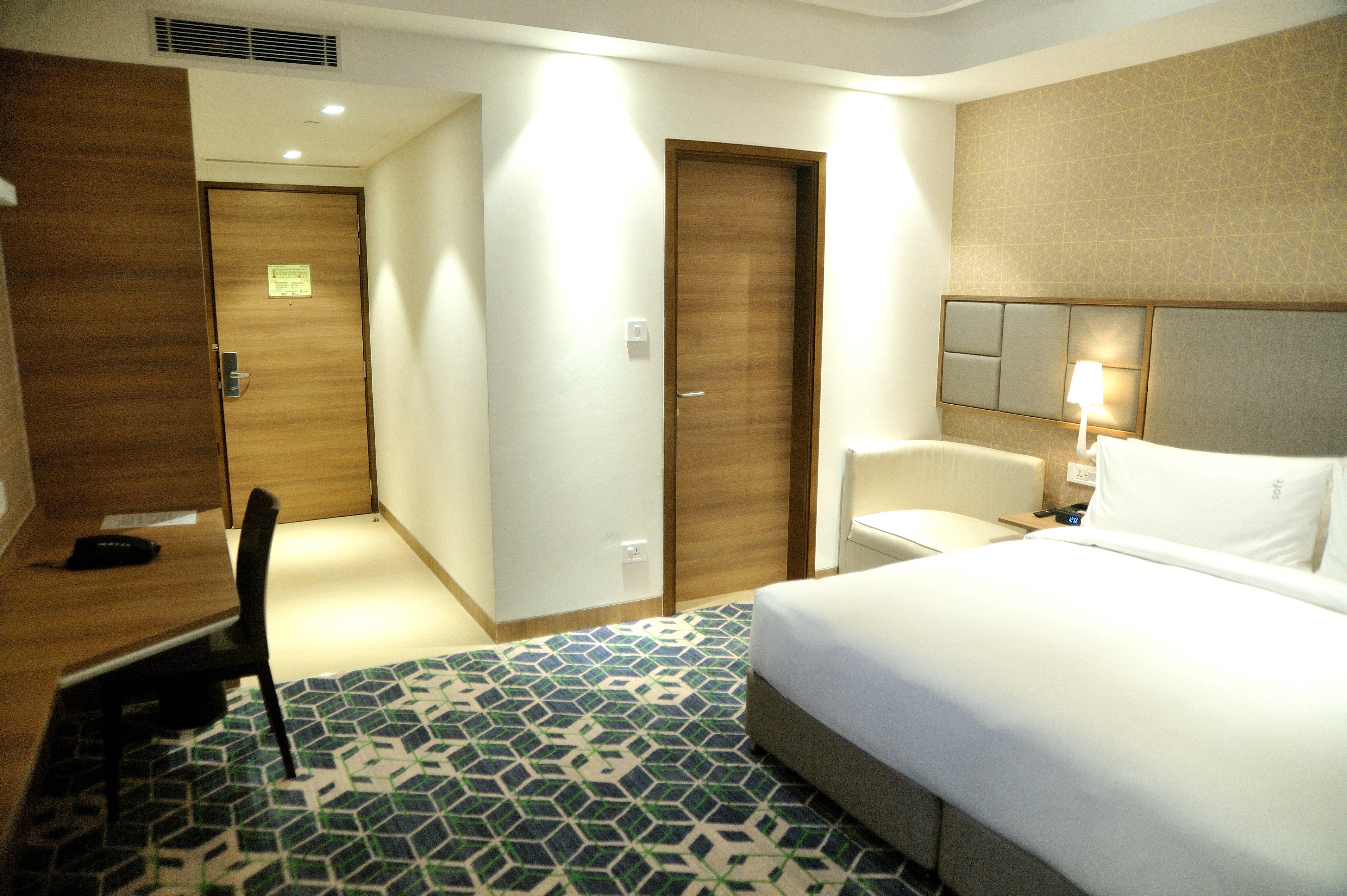 Holiday Inn Gurugram Sector 90 By Ihg Gurgaon Exterior photo A room at the hotel