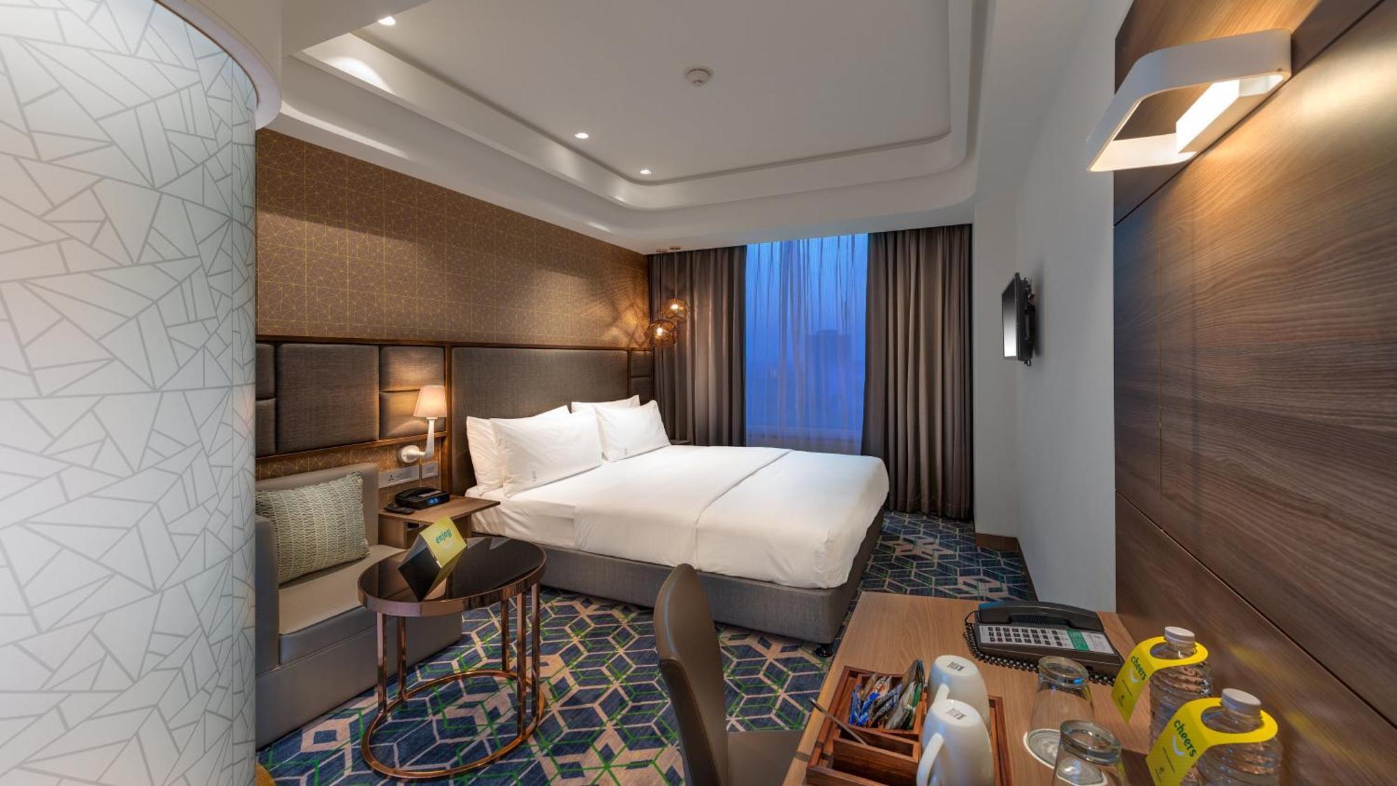 Holiday Inn Gurugram Sector 90 By Ihg Gurgaon Exterior photo Deluxe Room