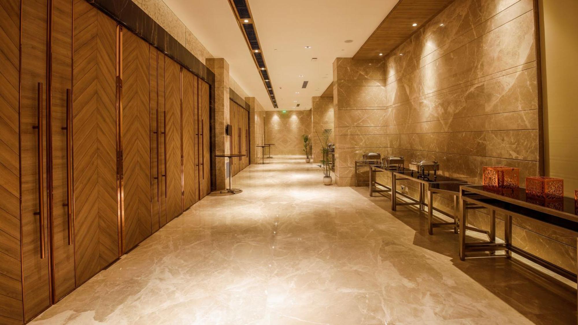Holiday Inn Gurugram Sector 90 By Ihg Gurgaon Exterior photo The interior of the hotel
