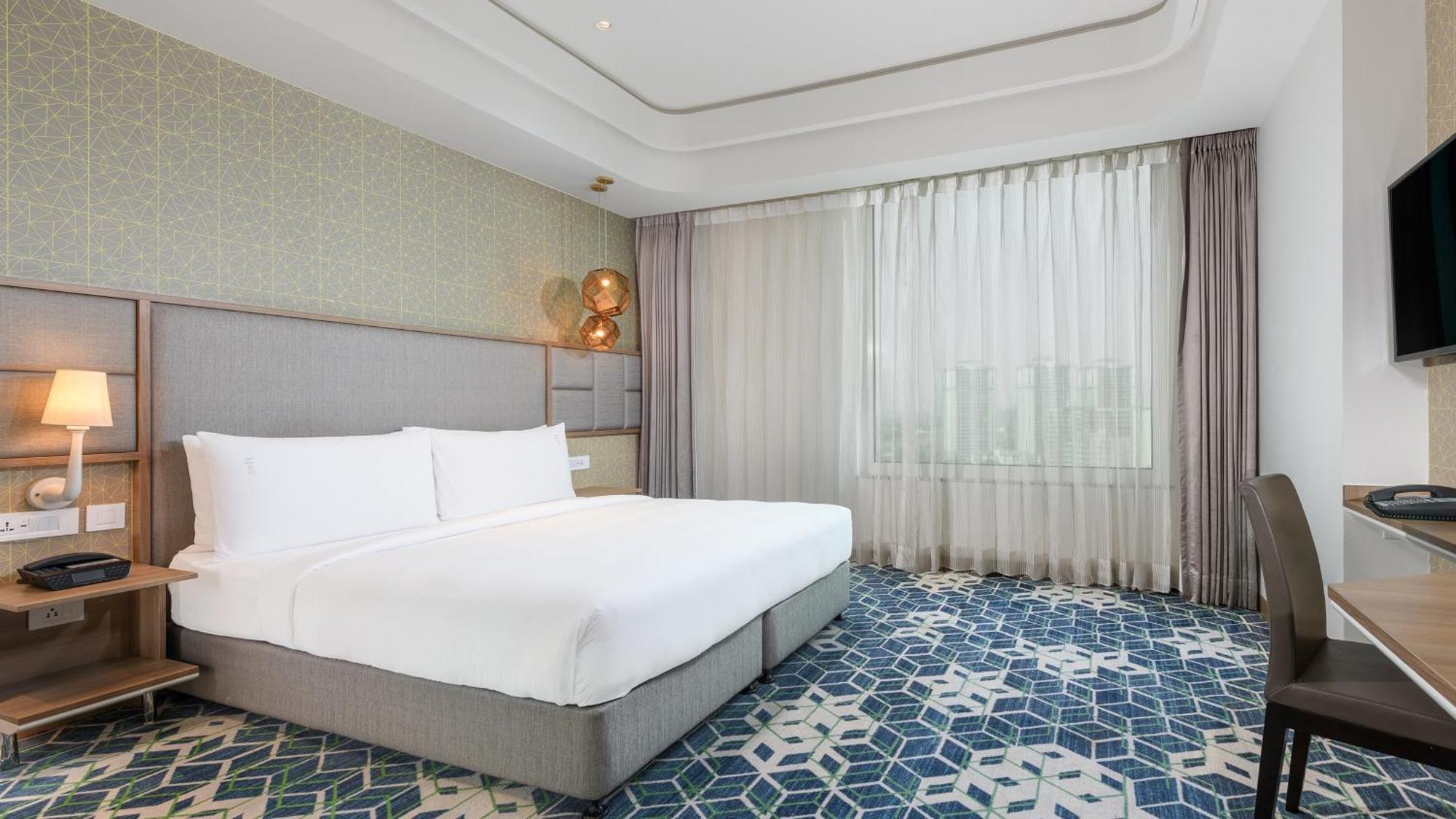 Holiday Inn Gurugram Sector 90 By Ihg Gurgaon Exterior photo Deluxe Room