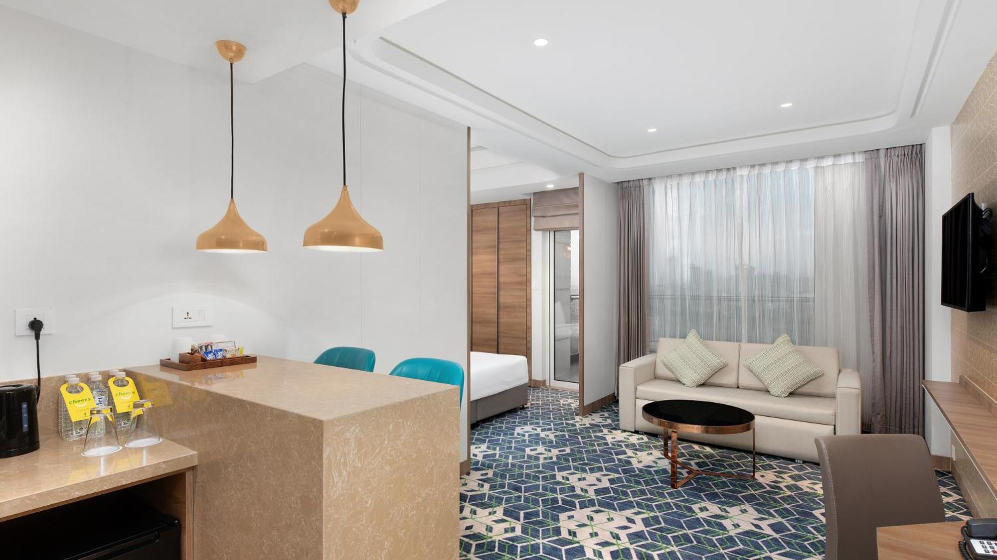 Holiday Inn Gurugram Sector 90 By Ihg Gurgaon Exterior photo A suite at the hotel