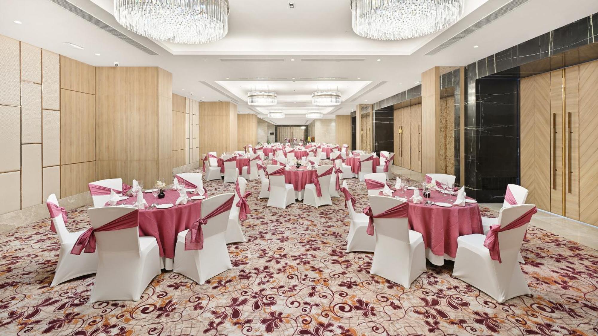 Holiday Inn Gurugram Sector 90 By Ihg Gurgaon Exterior photo The Grand Ballroom
