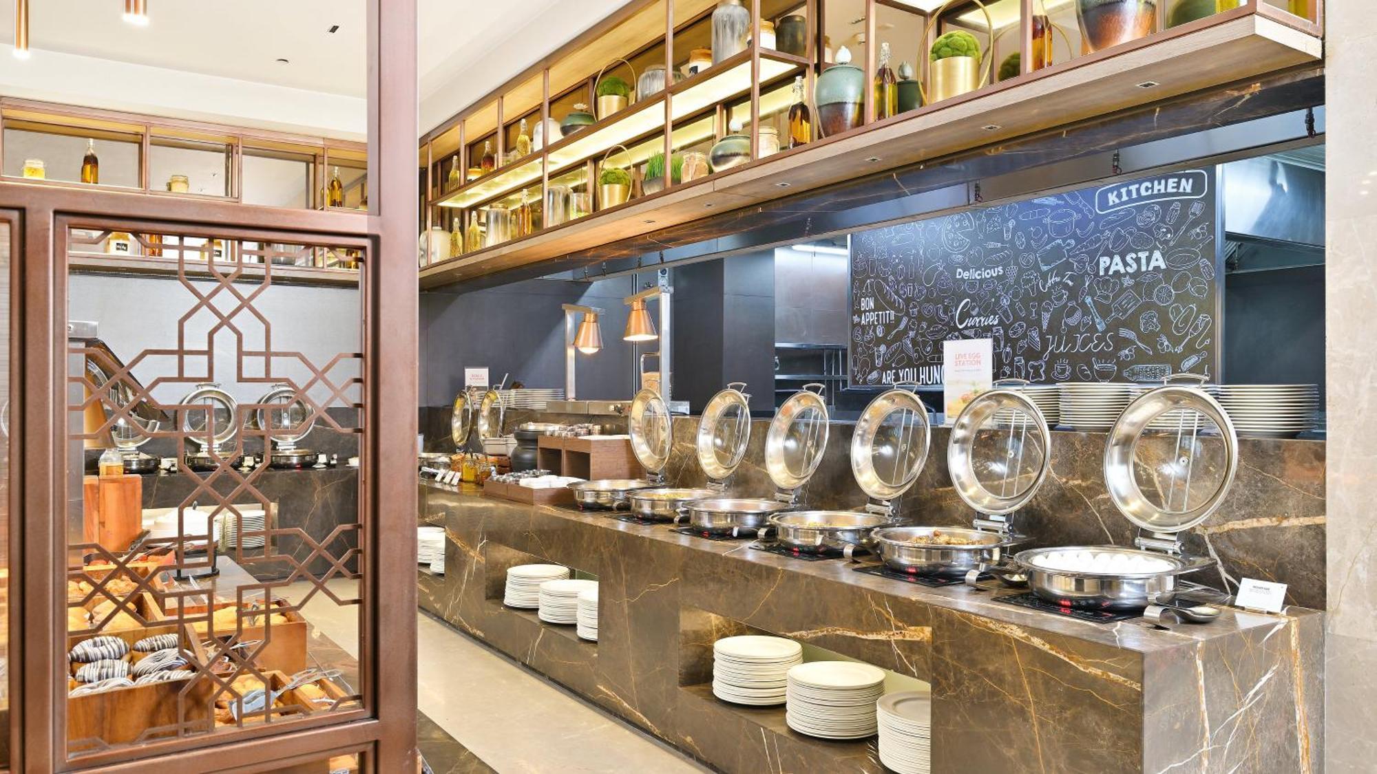 Holiday Inn Gurugram Sector 90 By Ihg Gurgaon Exterior photo The buffet at the hotel